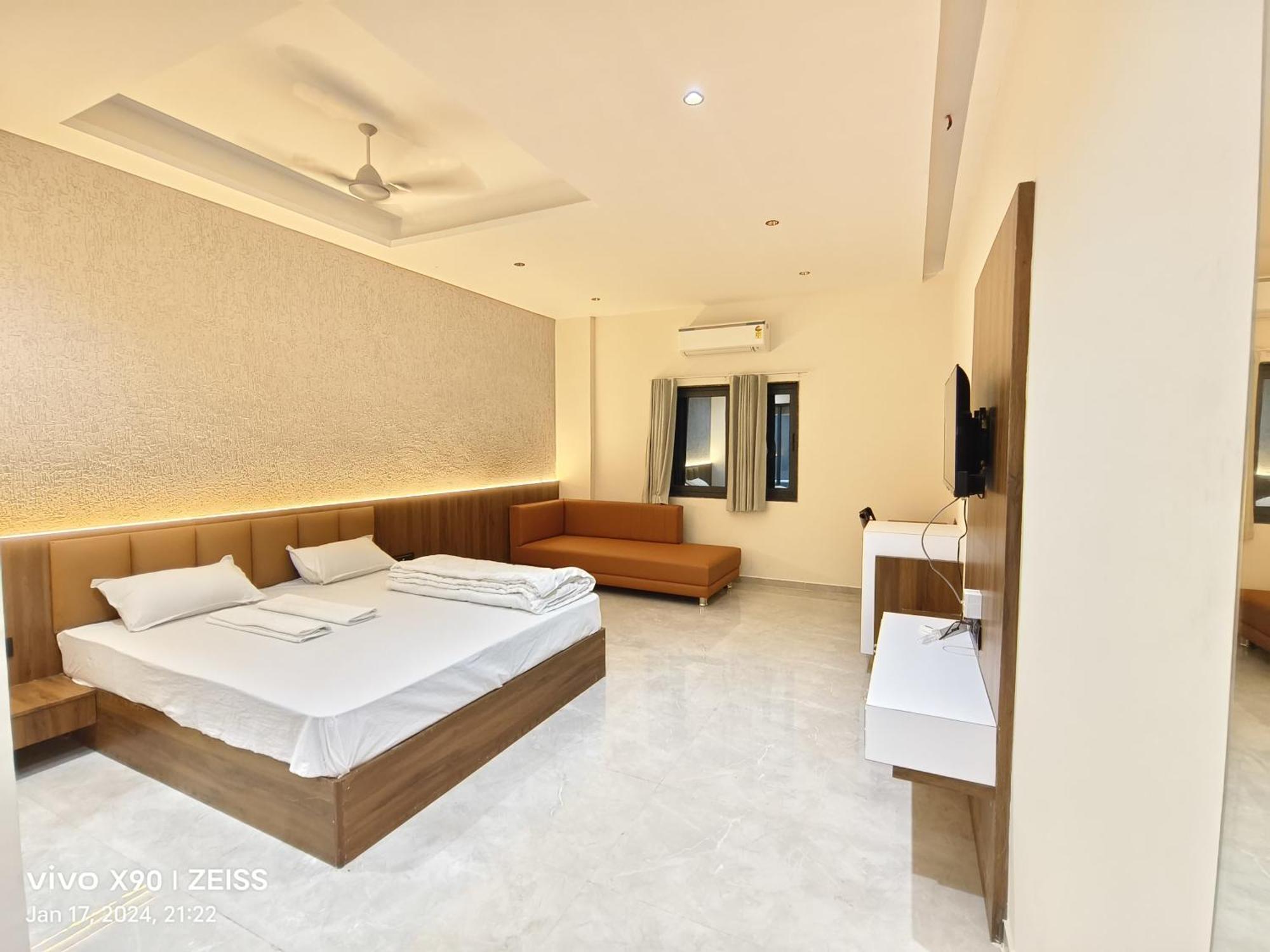 Hotel The Grand Khodiyar Visnagar Eksteriør bilde