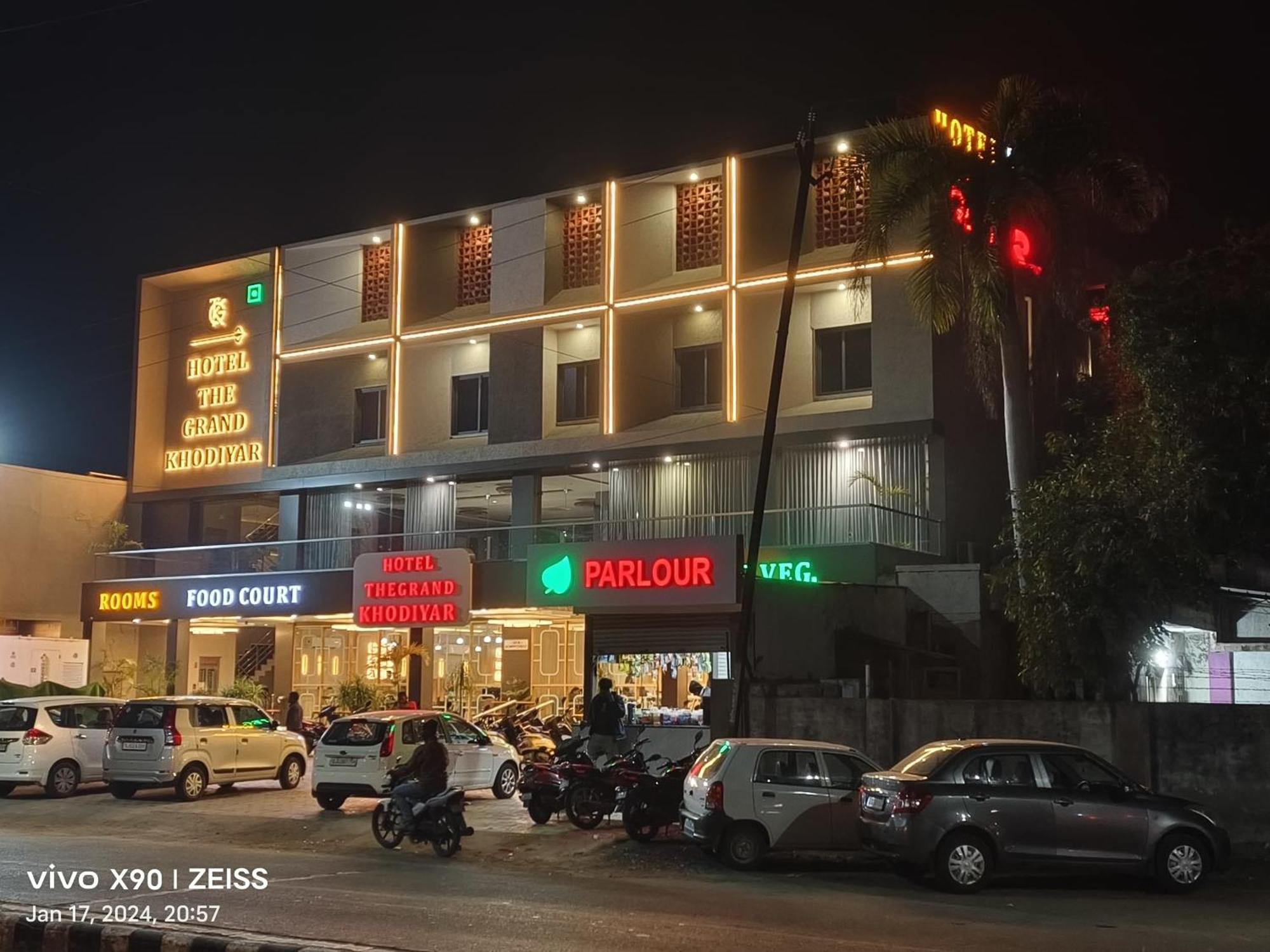 Hotel The Grand Khodiyar Visnagar Eksteriør bilde